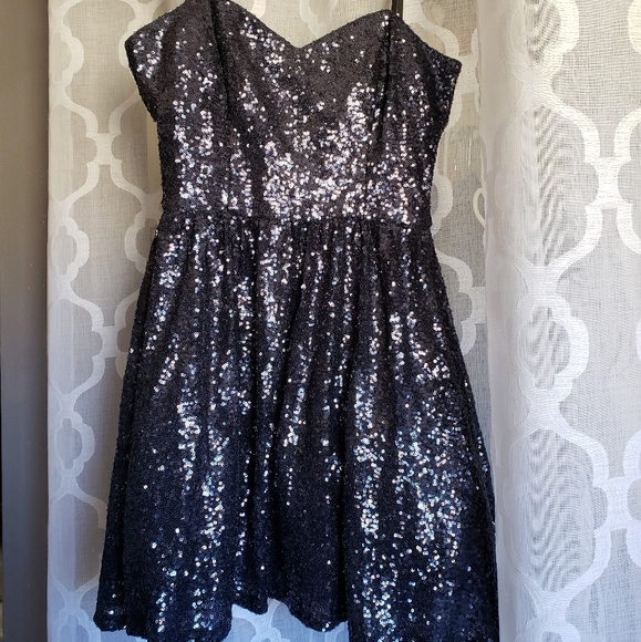 Dress - Picture 1 of 4